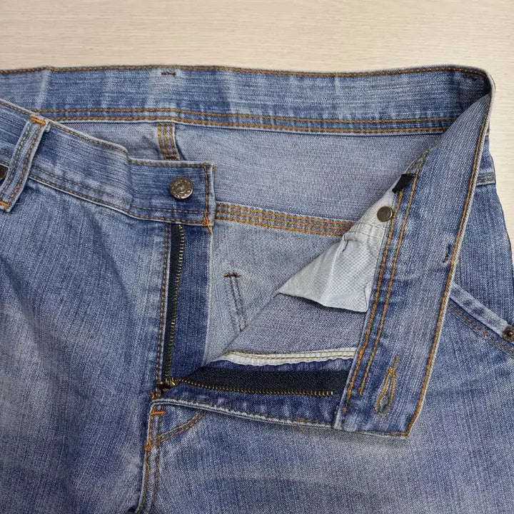 [BUNJANG] Lois Washed Tapered Fit Straight Jeans / 32 Lois 워싱 테이퍼드핏 일자진 32-358