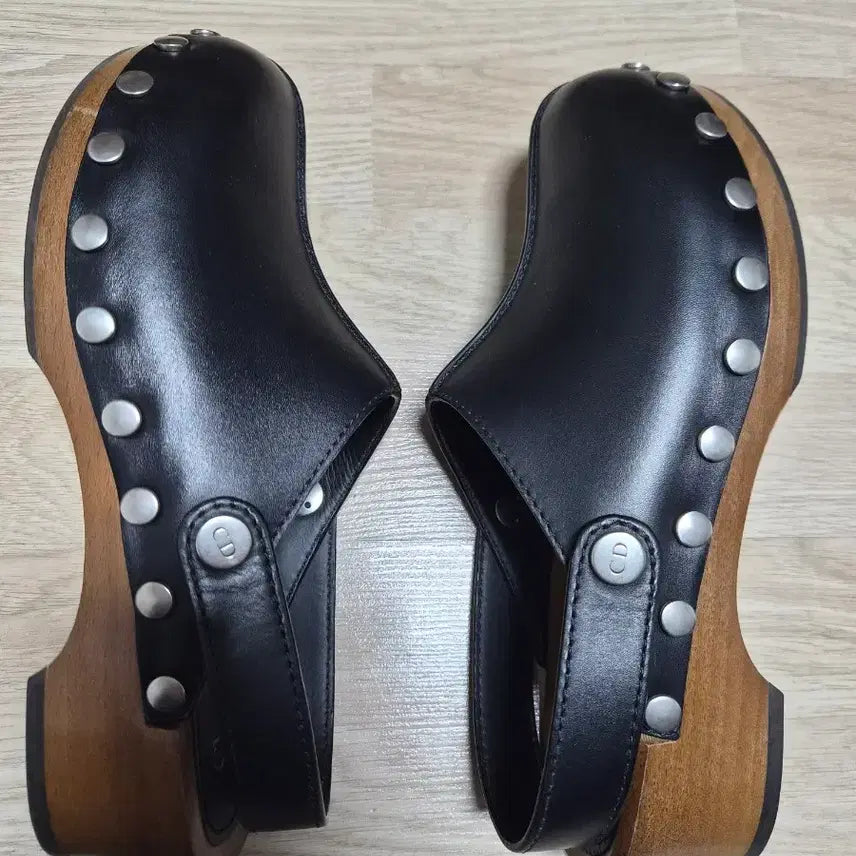 [SOLD OUT] 크리스찬 디올 블랙 뮬 슬리퍼 240