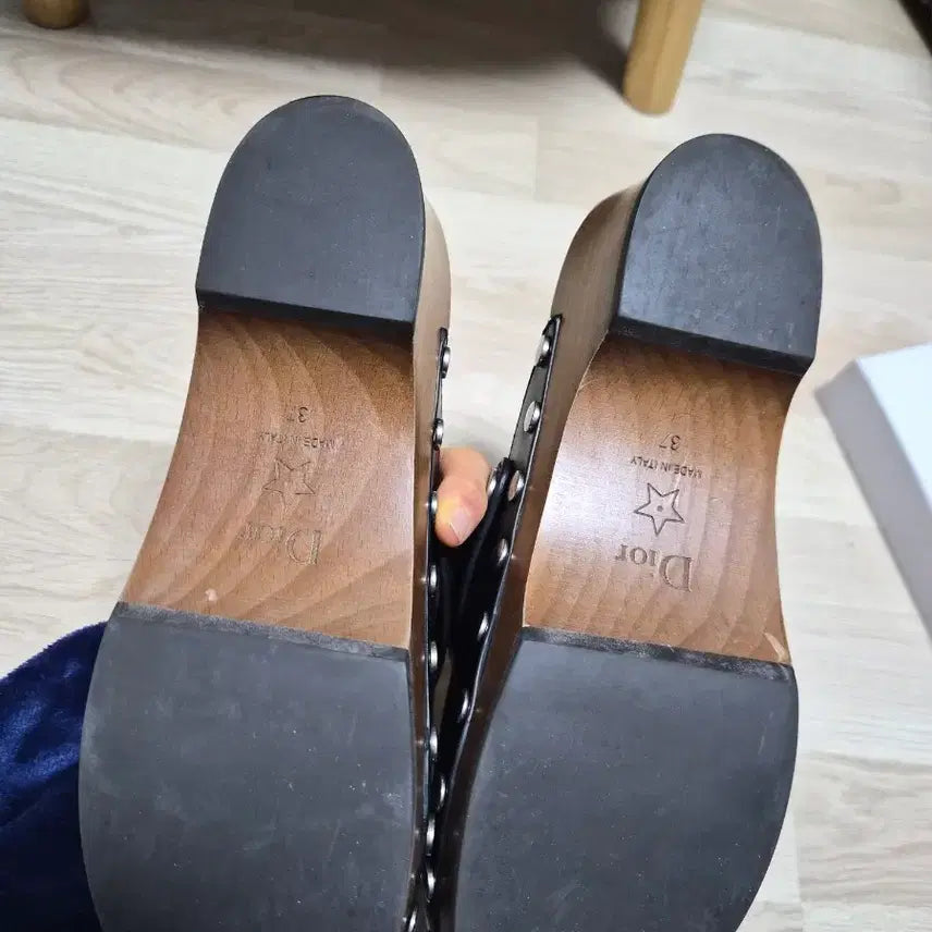 [SOLD OUT] 크리스찬 디올 블랙 뮬 슬리퍼 240