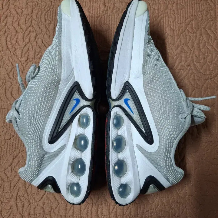 [BUNJANG] Nike Air Max DN Hyper Royal Sneakers / 285 나이키 에어맥스 DN 하이퍼로얄 운동화 [3042]