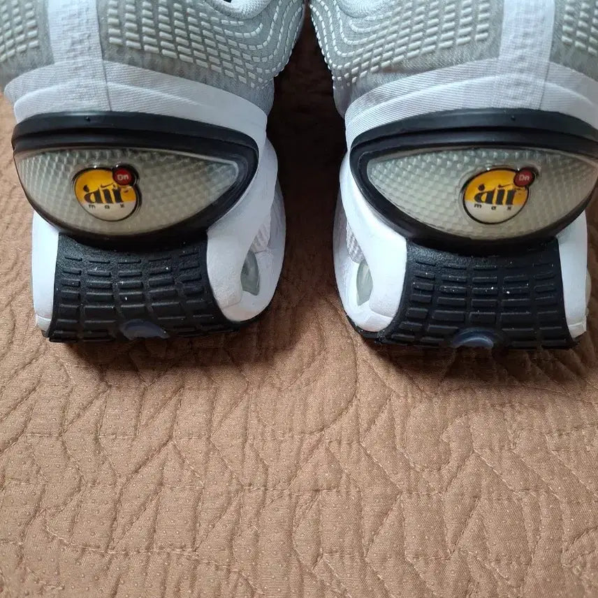 [BUNJANG] Nike Air Max DN Hyper Royal Sneakers / 285 나이키 에어맥스 DN 하이퍼로얄 운동화 [3042]