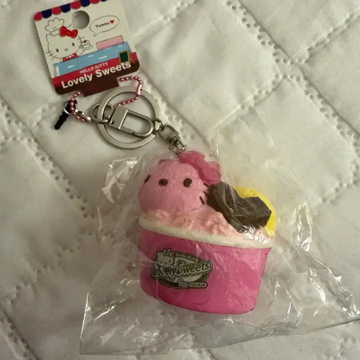 [BUNJANG] Hello Kitty Ice Cream Squishy Keyring / (미개봉) 헬로키티 아이스크림 스퀴시 키링
