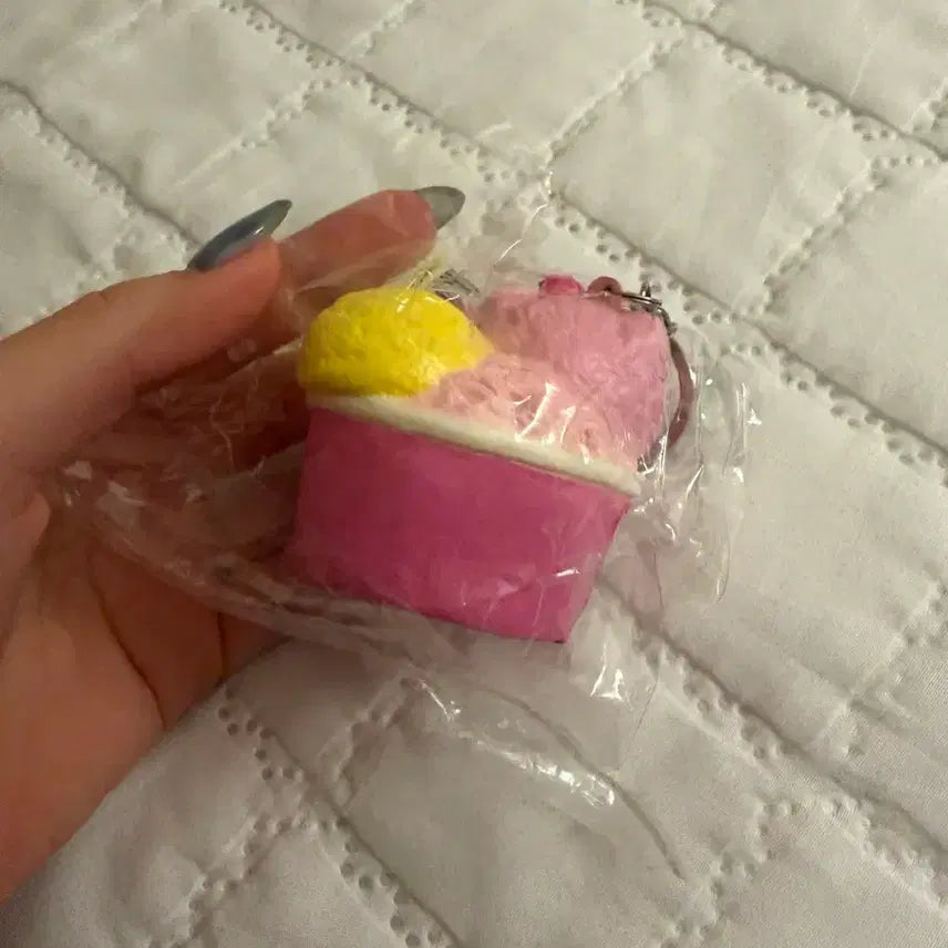[BUNJANG] Hello Kitty Ice Cream Squishy Keyring / (미개봉) 헬로키티 아이스크림 스퀴시 키링