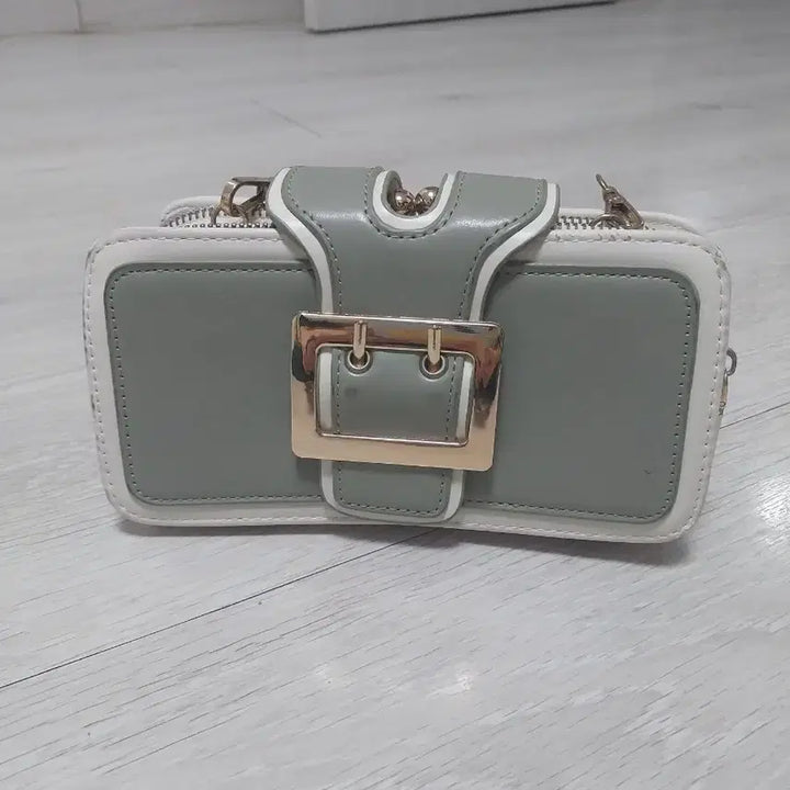 [BUNJANG] Mint Green Buckle Mini Crossbody Bag / <급매> 민트색 버클 포인트 미니 크로스백