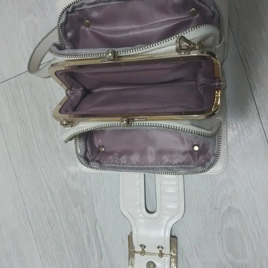 [BUNJANG] Mint Green Buckle Mini Crossbody Bag / <급매> 민트색 버클 포인트 미니 크로스백