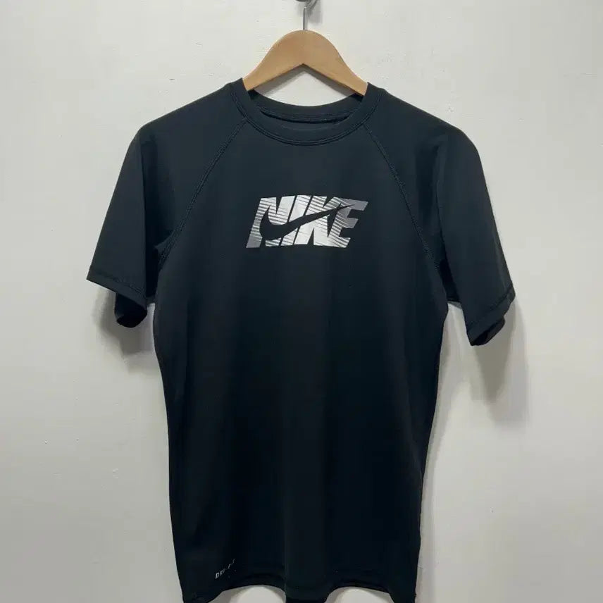 [BUNJANG] Nike Dri-FIT Black Logo T-shirt / 나이키 드라이핏 반팔 블랙 로고 티셔츠 S