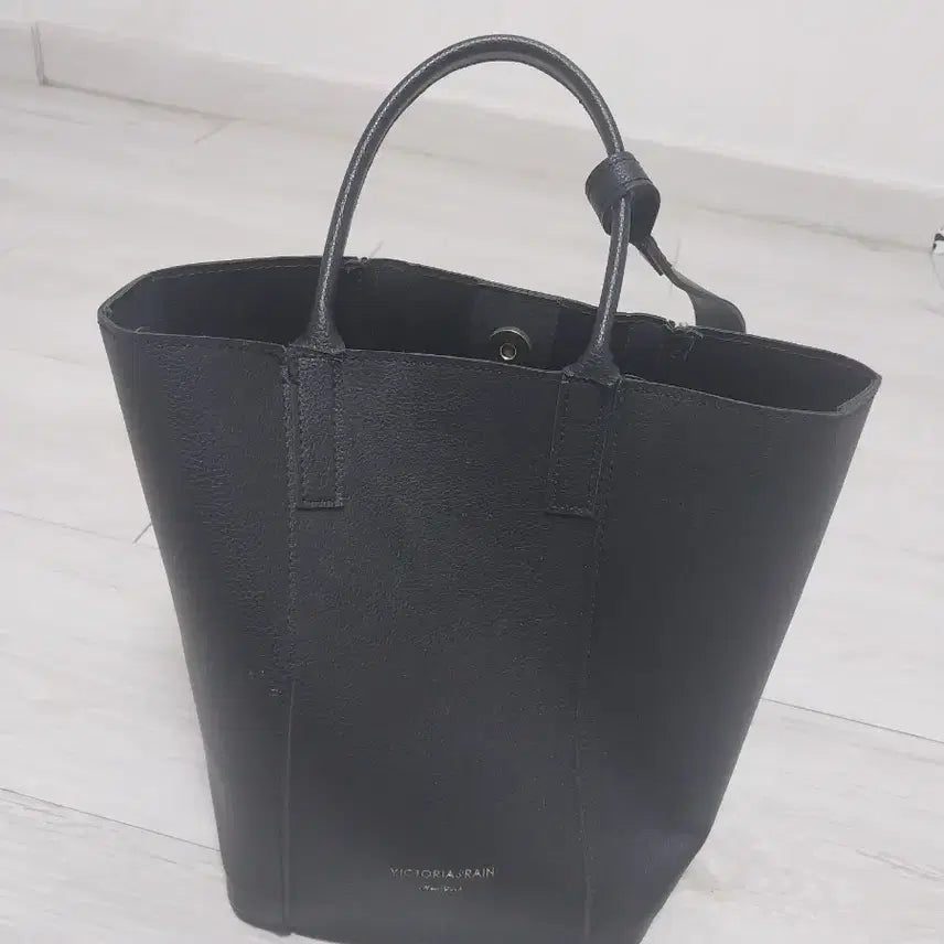 [BUNJANG] Victoria &amp; Rain Black Tote Bag / 빅토리아앤레인 블랙 토트백