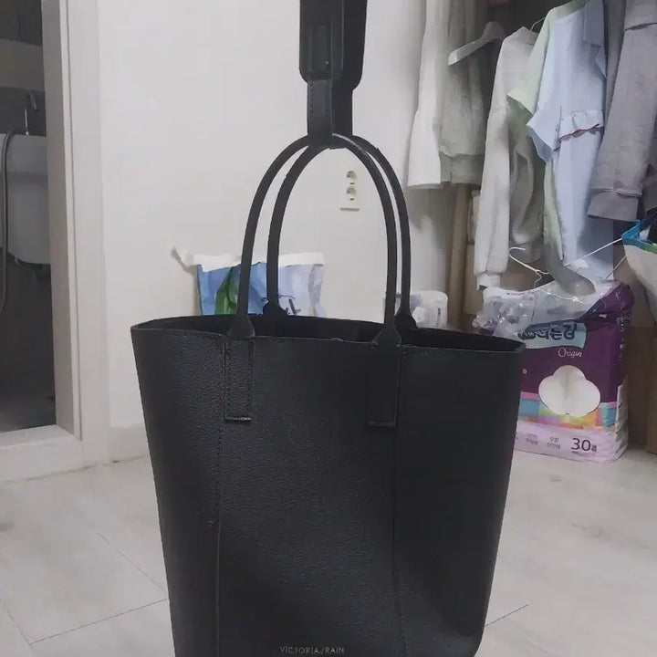 [BUNJANG] Victoria &amp; Rain Black Tote Bag / 빅토리아앤레인 블랙 토트백