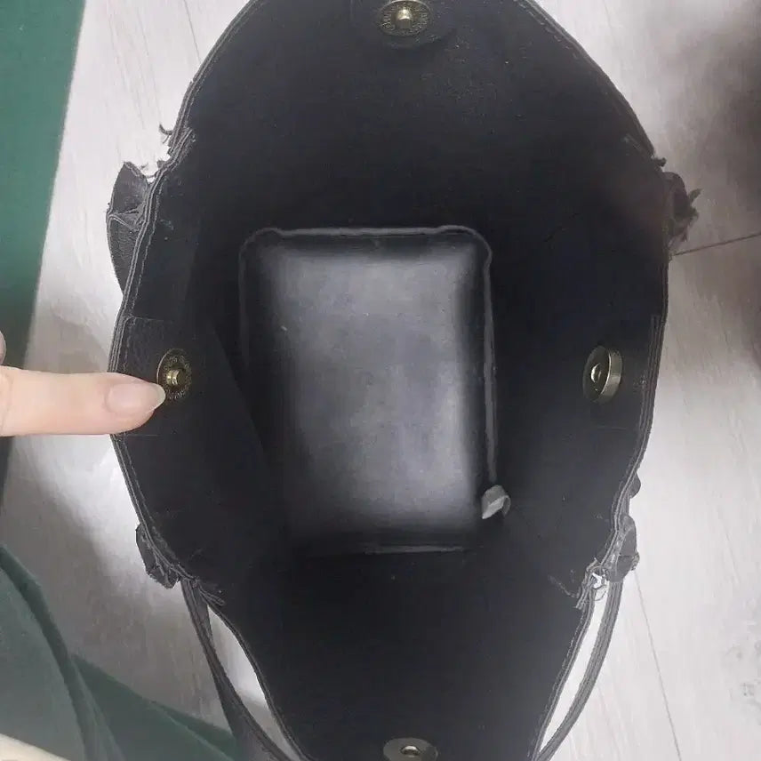 [BUNJANG] Victoria &amp; Rain Black Tote Bag / 빅토리아앤레인 블랙 토트백