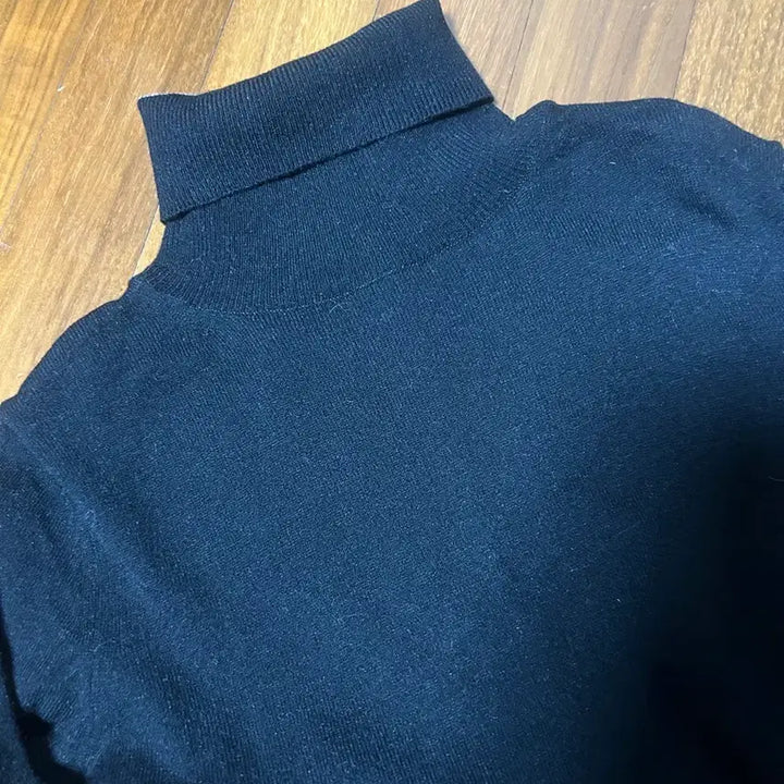 [BUNJANG] Black Knit Long-Sleeve T-Shirt with Side Stripe Detail / 블랙 옆줄지 니트 긴팔티