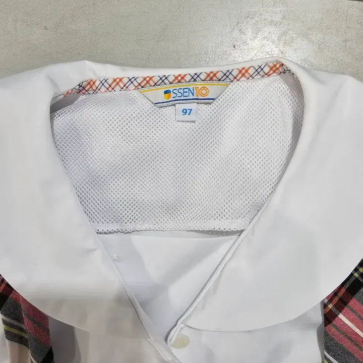 [SOLD OUT] 중고여성 교복반팔셔츠 사이즈 97