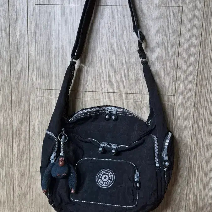 [BUNJANG] Kipling Black Crossbody Bag with Keyring / 키플링 블랙 크로스백 가방 + 키링 포함