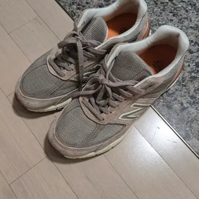 [SOLD OUT] 뉴발란스 990 운동화 베이지
