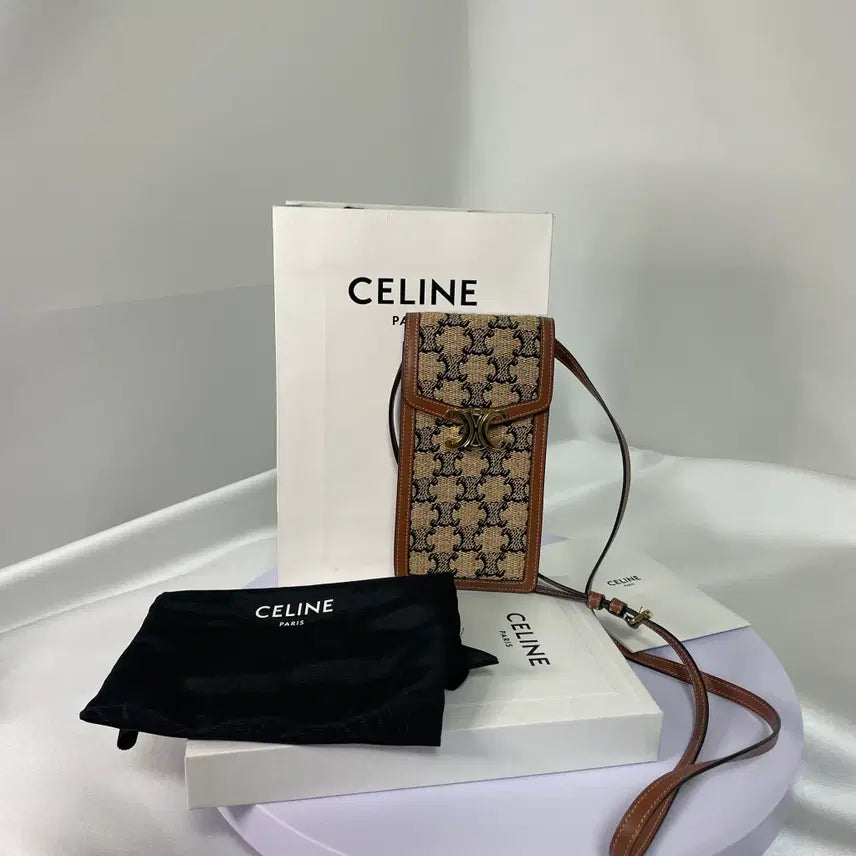 [BUNJANG] Celine Triomphe Vertical Phone Pouch Mini Crossbody Bag / [S급] 셀린느 트리오페 버티컬 폰 파우치 미니 크로스백