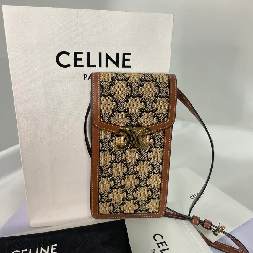 [BUNJANG] Celine Triomphe Vertical Phone Pouch Mini Crossbody Bag / [S급] 셀린느 트리오페 버티컬 폰 파우치 미니 크로스백