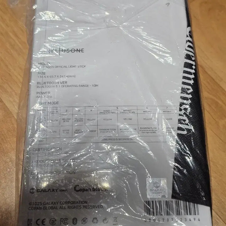 [BUNJANG] G-DRAGON Official Lightstick + Mini Keychain + Photocard Bundle Set / G-DRAGON 지드래곤 응원봉 + 미니 키링 + 포토카드