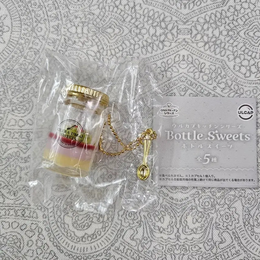 [BUNJANG] Bottle Sweets Pistachio Mousse Cake Miniature Keyring Gacha / 보틀스위츠 디저트 피스타치오 무스케이크 푸딩 음식 미니어쳐 키링 가챠