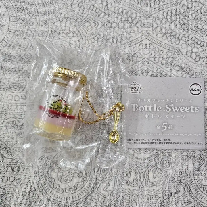 [BUNJANG] Bottle Sweets Pistachio Mousse Cake Miniature Keyring Gacha / 보틀스위츠 디저트 피스타치오 무스케이크 푸딩 음식 미니어쳐 키링 가챠