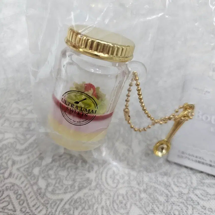 [BUNJANG] Bottle Sweets Pistachio Mousse Cake Miniature Keyring Gacha / 보틀스위츠 디저트 피스타치오 무스케이크 푸딩 음식 미니어쳐 키링 가챠
