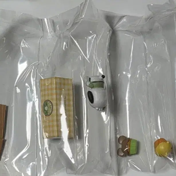 [BUNJANG] Re-Ment Pochacco Cafe Muffin Set Figure / 8번 카페머핀 리멘트 산리오 포차코 카페 식완 미니어처 피규어