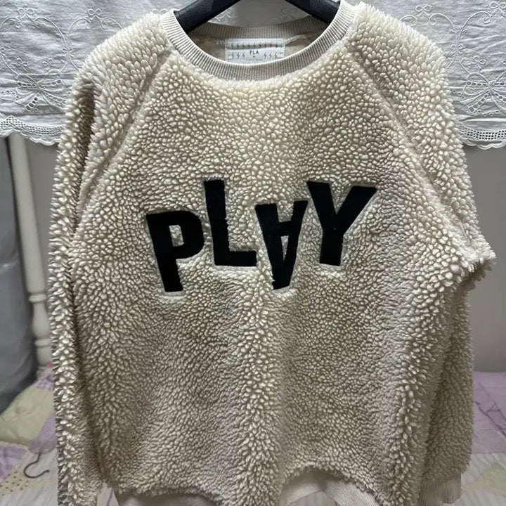 [BUNJANG] Plastic Island Raglan Sweatshirt Beige / 플라스틱 아일랜드 뽀글이맨투맨 베이지 프리사이즈팝니다