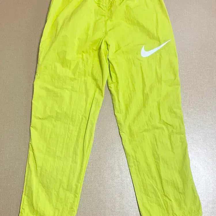 [BUNJANG] Nike x Stussy Beach Pants Bright Cactus (M) / (M) 나이키 x 스투시 비치팬츠 브라이트 캑터스