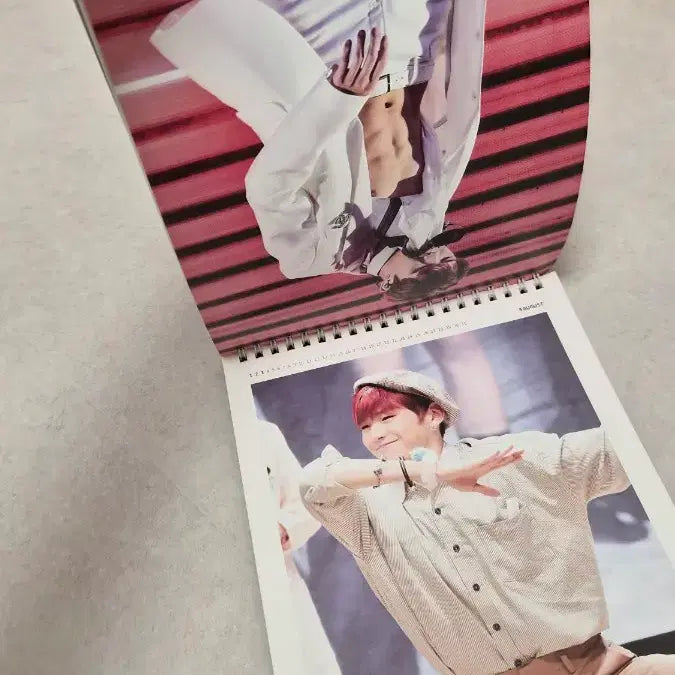 [BUNJANG] Kang Daniel Unofficial 2019 Greeting Calendar / 강다니엘 비공식 2019  그리팅 캘린더