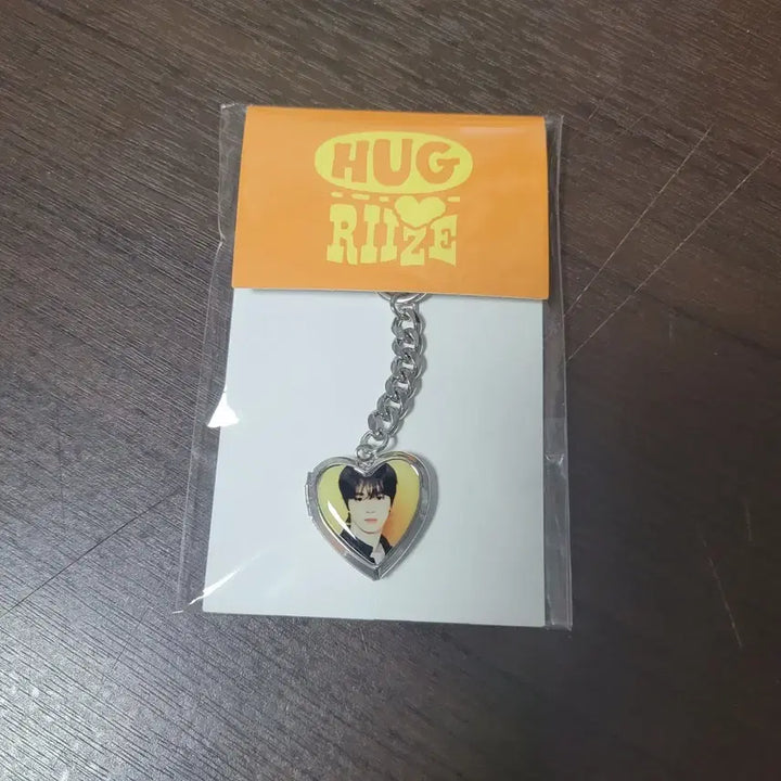 [BUNJANG] RIIZE Sungchan Hug Mirror Keyring / 라이즈 성찬 허그 거울 키링