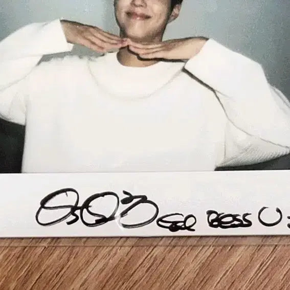 [BUNJANG] Park Bo Gum Signed Polaroid Photograph / 박보검 친필싸인 폴라로이드 희귀템