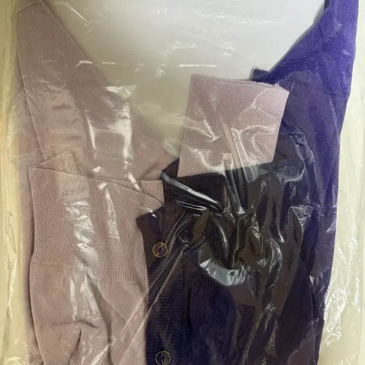 [SOLD OUT] 새상품)비아드젠 시그니처 반반가디건 그레이프+라벤더