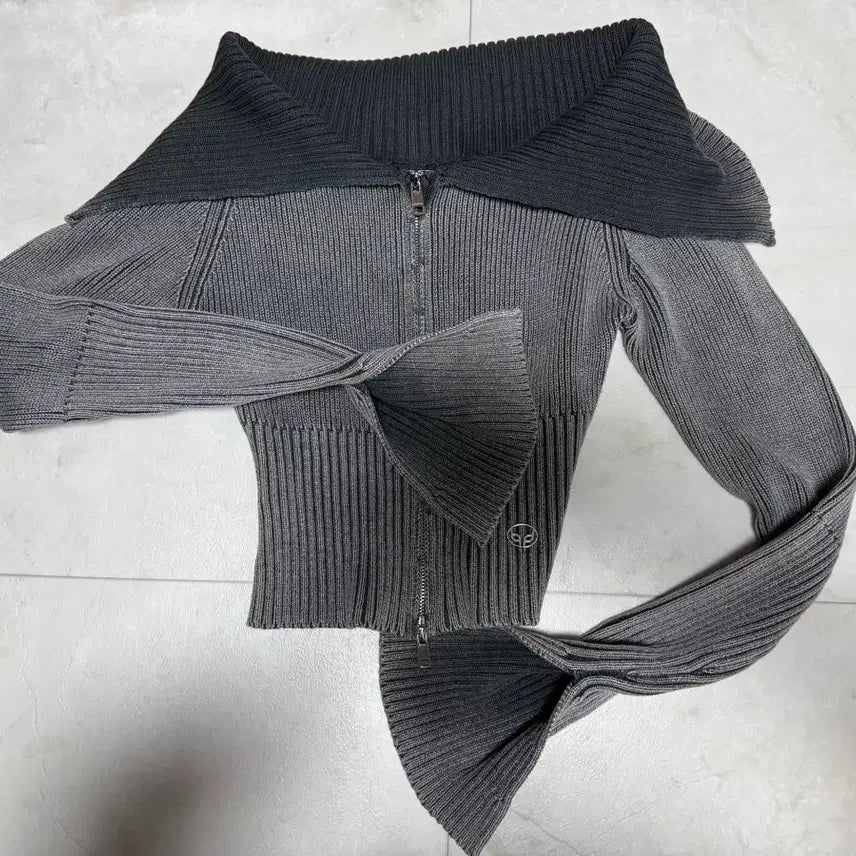 [BUNJANG] LalaFox Off-Shoulder Cropped Cardigan S / 라라폭스 오프숄더 크롭 가디건 s