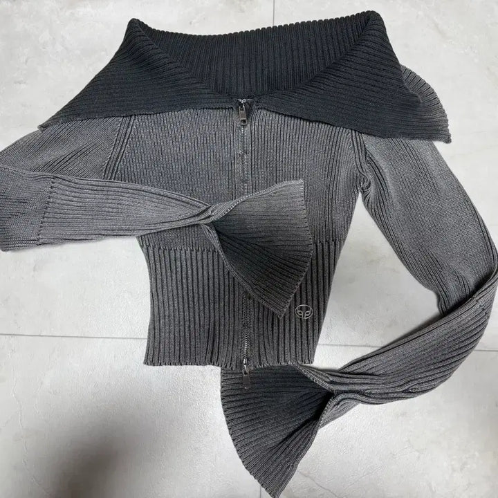 [BUNJANG] LalaFox Off-Shoulder Cropped Cardigan S / 라라폭스 오프숄더 크롭 가디건 s