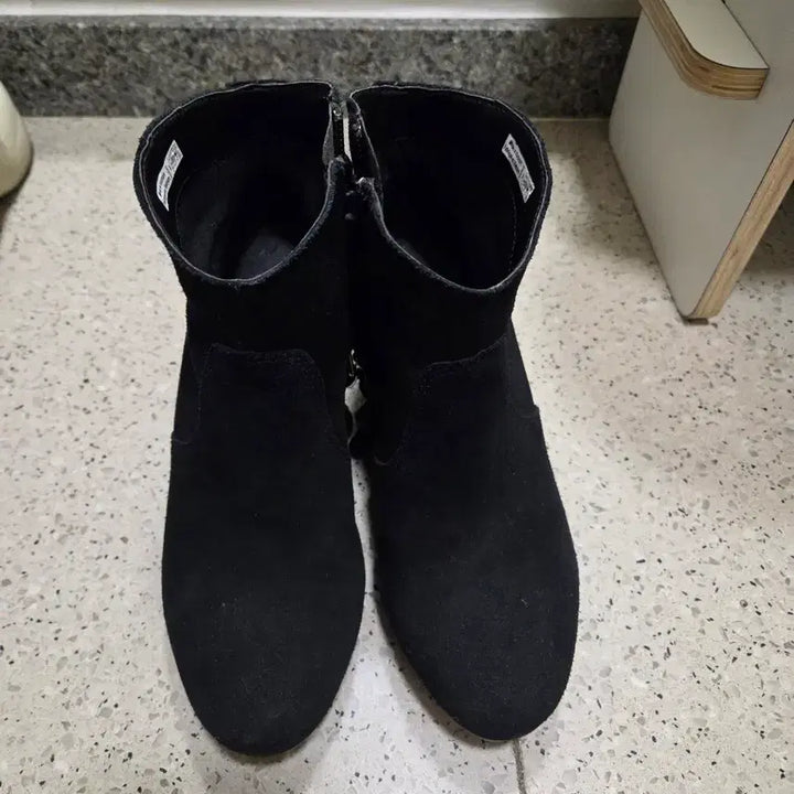 [BUNJANG] Crocs W4 Black Suede Wedge Boots / (희귀템/단종) w4 크록스 블랙 스웨이드 웨지 부츠 (굽 7cm/초경량