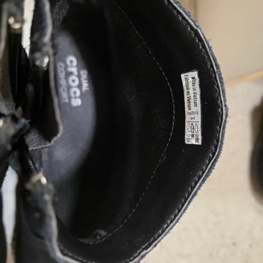 [BUNJANG] Crocs W4 Black Suede Wedge Boots / (희귀템/단종) w4 크록스 블랙 스웨이드 웨지 부츠 (굽 7cm/초경량
