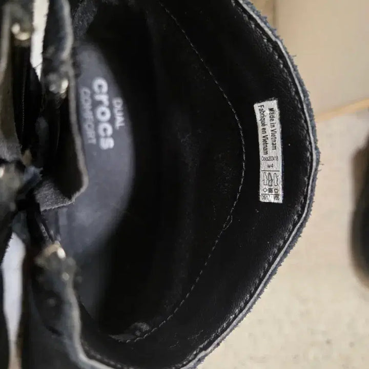 [BUNJANG] Crocs W4 Black Suede Wedge Boots / (희귀템/단종) w4 크록스 블랙 스웨이드 웨지 부츠 (굽 7cm/초경량