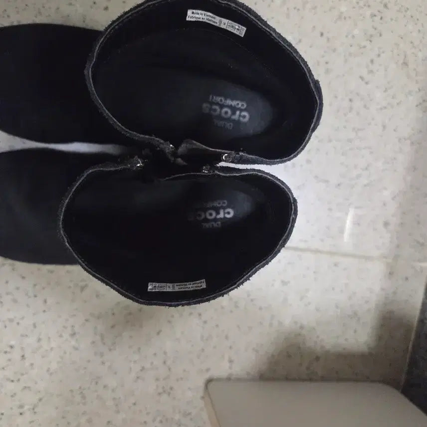 [BUNJANG] Crocs W4 Black Suede Wedge Boots / (희귀템/단종) w4 크록스 블랙 스웨이드 웨지 부츠 (굽 7cm/초경량