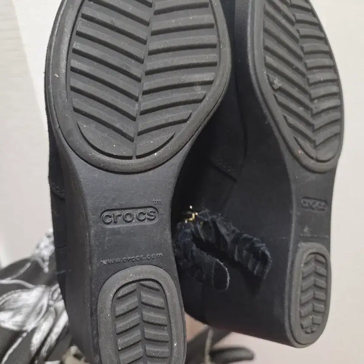 [BUNJANG] Crocs W4 Black Suede Wedge Boots / (희귀템/단종) w4 크록스 블랙 스웨이드 웨지 부츠 (굽 7cm/초경량