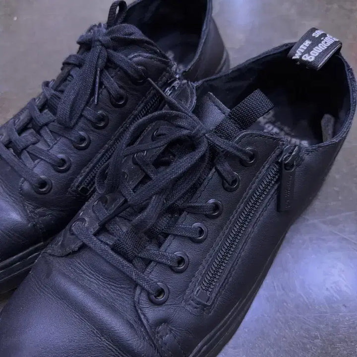 [BUNJANG] Dr. Martens Dante Black Leather Zipper Sneakers / 닥터마틴 단테 블랙 레더 지퍼 스니커즈 260