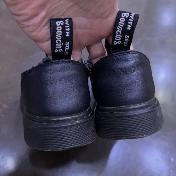 [BUNJANG] Dr. Martens Dante Black Leather Zipper Sneakers / 닥터마틴 단테 블랙 레더 지퍼 스니커즈 260