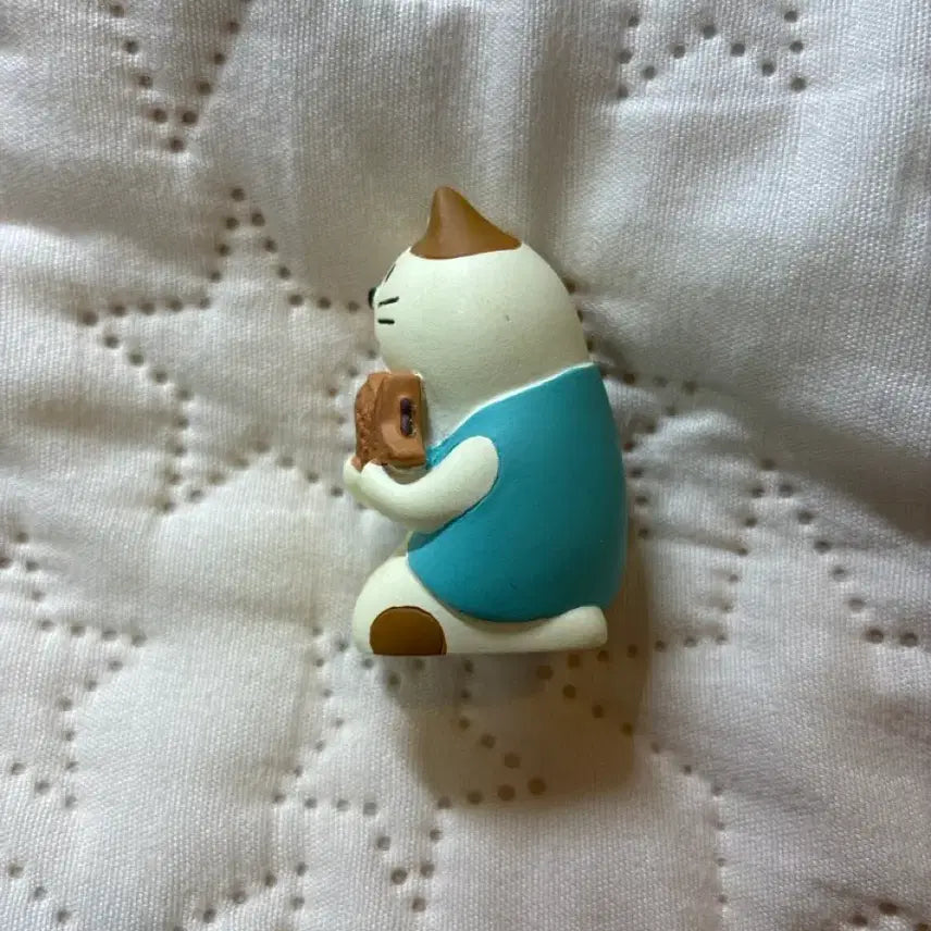 [BUNJANG] Decole 2018 Cherry Blossom Series Cat Figurine / 단품) 데꼴 2018 벚꽃시리즈 타이야끼 붕어빵 먹는 고양이