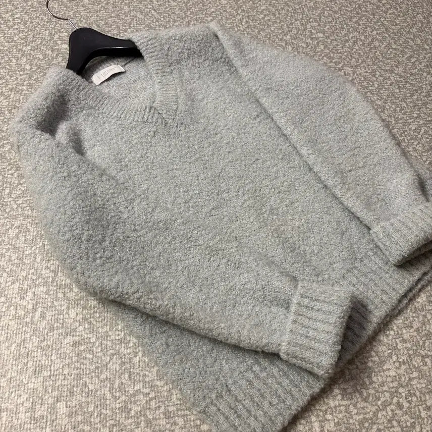 [BUNJANG] ODS Ordays Boucle V-Neck Knit Top / ODS 오디에스 오어데이즈 부클 브이넥 니트 하늘색 올드머니룩 출근룩