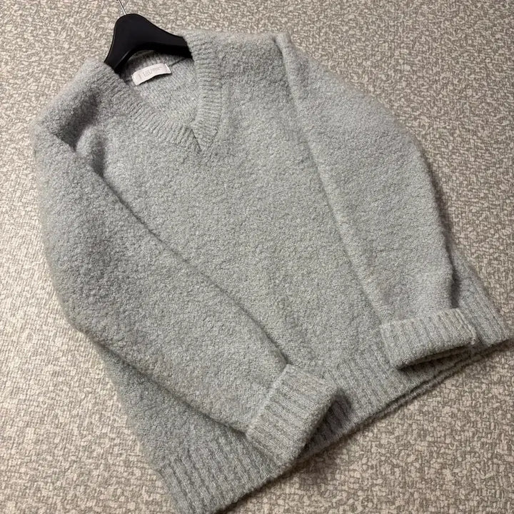 [BUNJANG] ODS Ordays Boucle V-Neck Knit Top / ODS 오디에스 오어데이즈 부클 브이넥 니트 하늘색 올드머니룩 출근룩