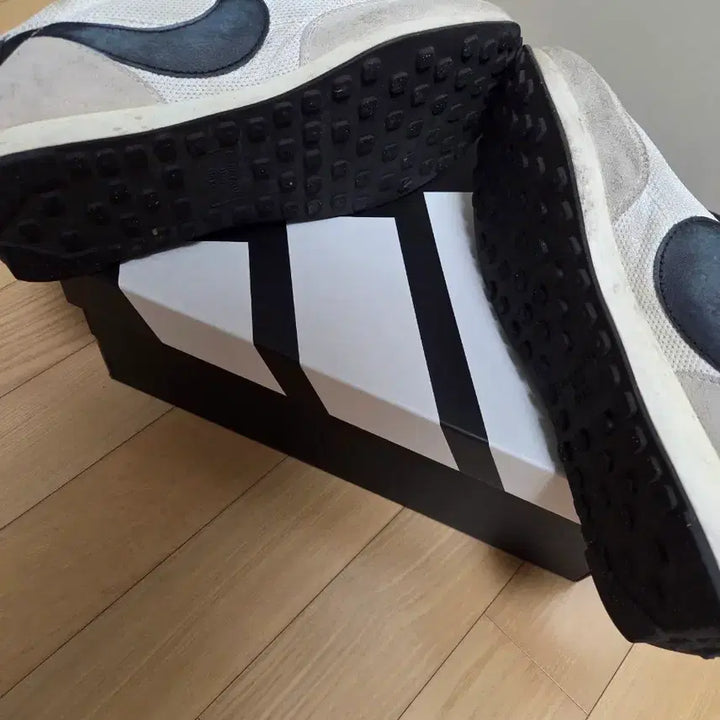 [BUNJANG] Nike Air Tailwind 79 Sneakers / 나이키 에어 테일윈드 79 화이트/블랙