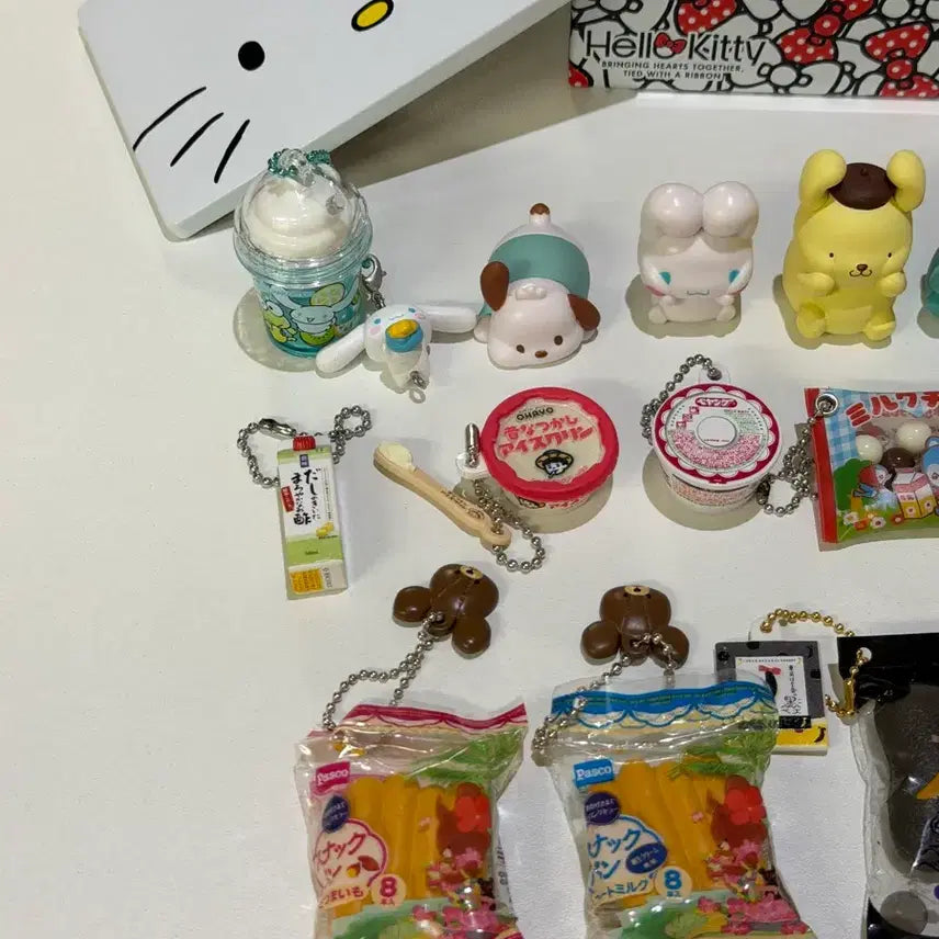 [BUNJANG] Sanrio Hello Kitty Miniature Keyring Gacha / 산리오 헬로키티 미니어쳐 키링 가챠