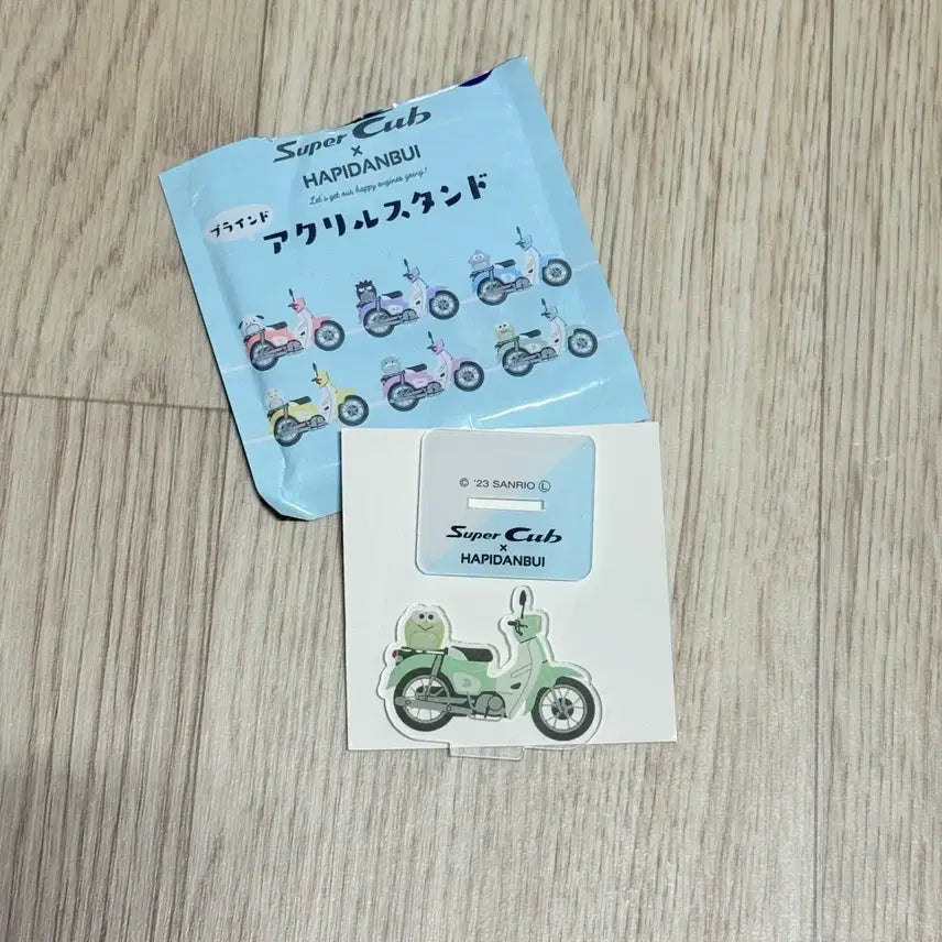 [BUNJANG] Super Cub X Happy Danbui Kerokerokeroppi Acrylic Stand / 슈퍼커브 X 하피단부이 아크릴 스탠드 케로케로케로피