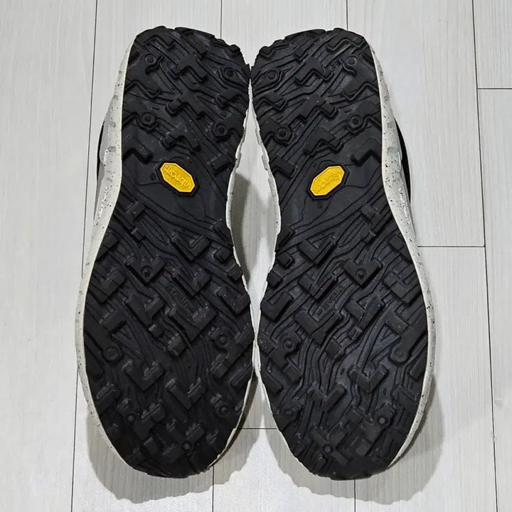 [BUNJANG] Norda x Haven 003 Quarry Trail Running Shoes / [285] 노다 x 헤븐 003 쿼리 (US 10.5)