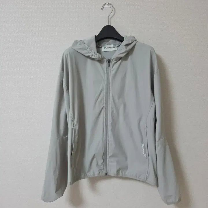 [SOLD OUT] 뒤란 프리미엄 후드 바람막이 자켓 소라그레이 L 여성 운동복