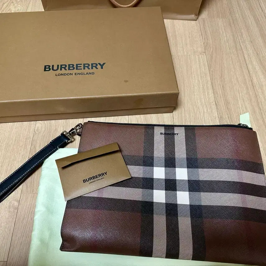[BUNJANG] Burberry Checkered Clutch Bag / 버버리 체크 클러치 백 + 풀구성