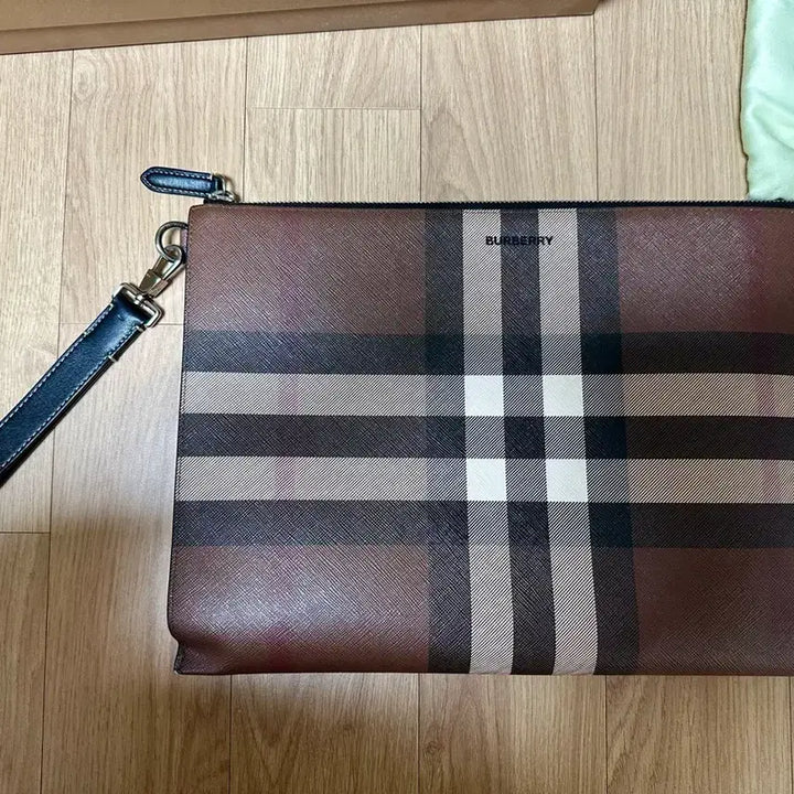 [BUNJANG] Burberry Checkered Clutch Bag / 버버리 체크 클러치 백 + 풀구성