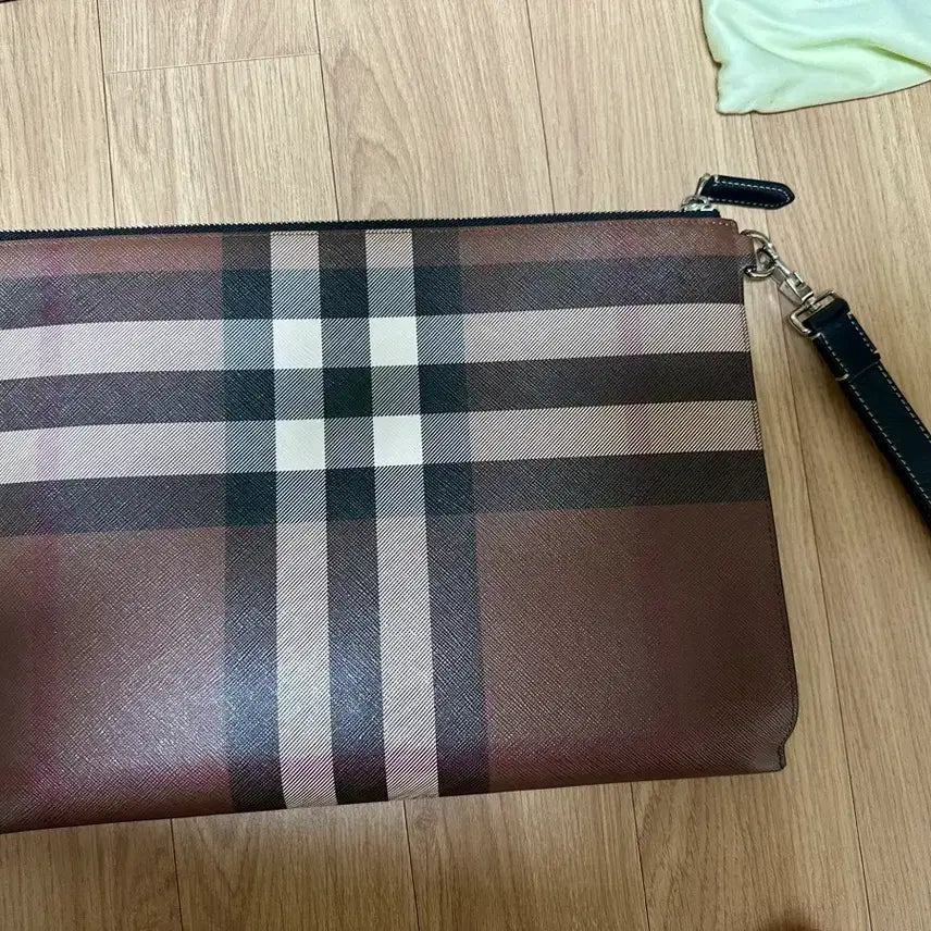 [BUNJANG] Burberry Checkered Clutch Bag / 버버리 체크 클러치 백 + 풀구성